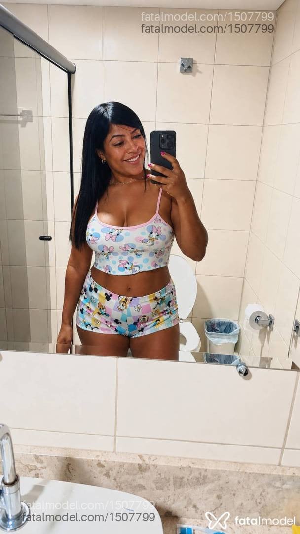 Acompanhante mulher morena (o) de olhos castanhos - Paolla