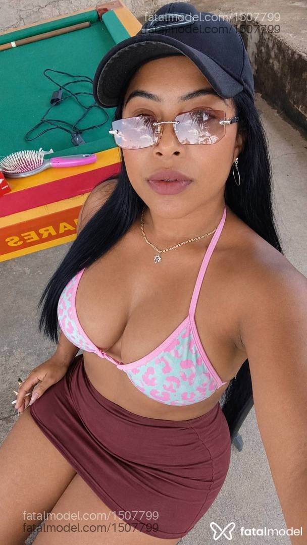 Acompanhante mulher morena (o) de olhos castanhos - Paolla