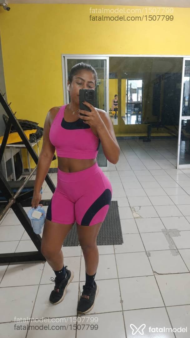 Acompanhante mulher morena (o) de olhos castanhos - Paolla