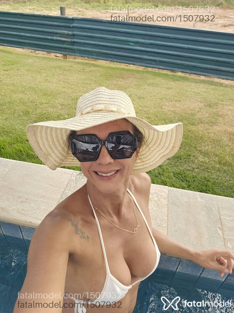 Acompanhante mulher loira (o) de olhos mel - JULIA VALENÇA