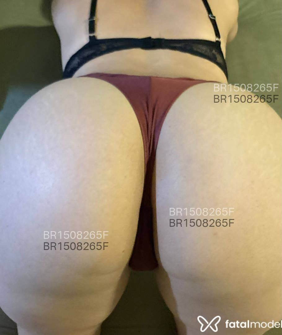 Acompanhante mulher com cabelo castanho de olhos mel em Chapecó - Carina Mello