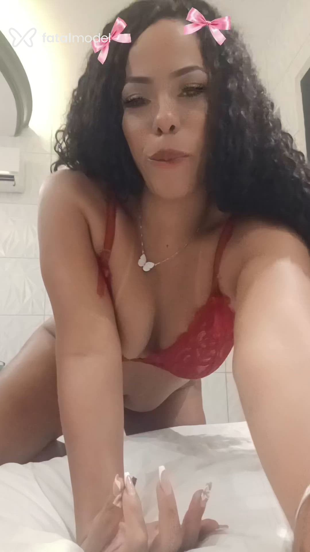 Acompanhante mulher morena (o) de olhos castanhos - Karine