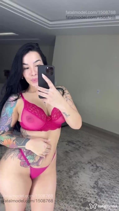 Acompanhante mulher morena (o) de olhos castanhos - Allana