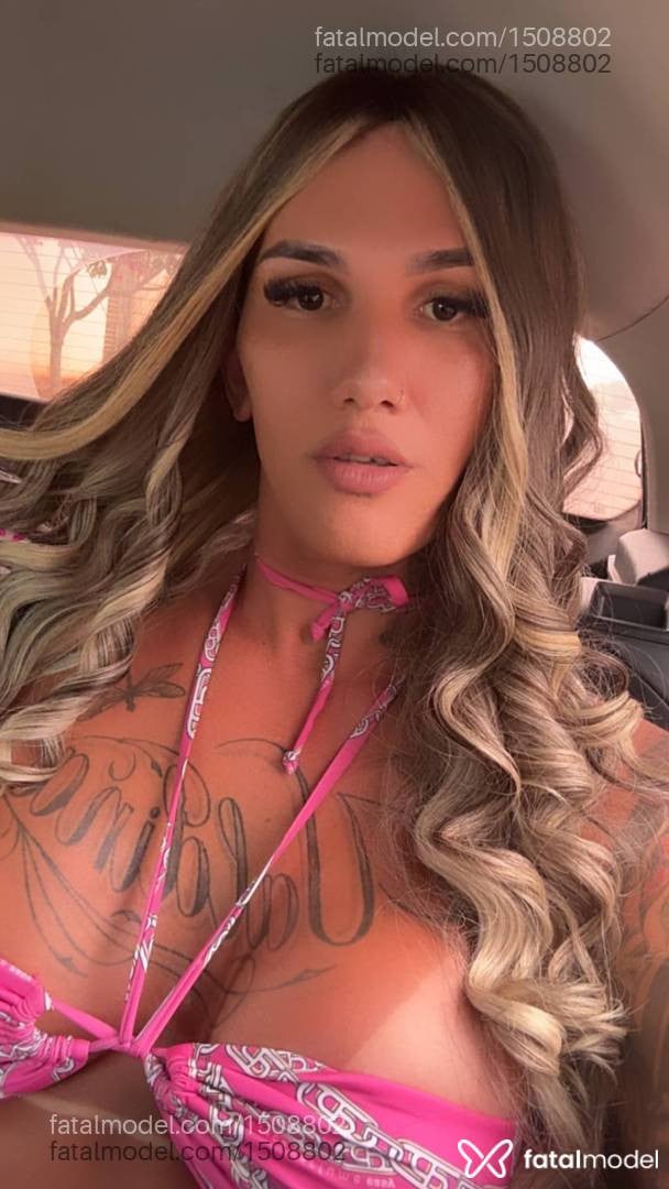 Acompanhante travesti com cabelo castanho de olhos castanhos - Ymolla Kadory