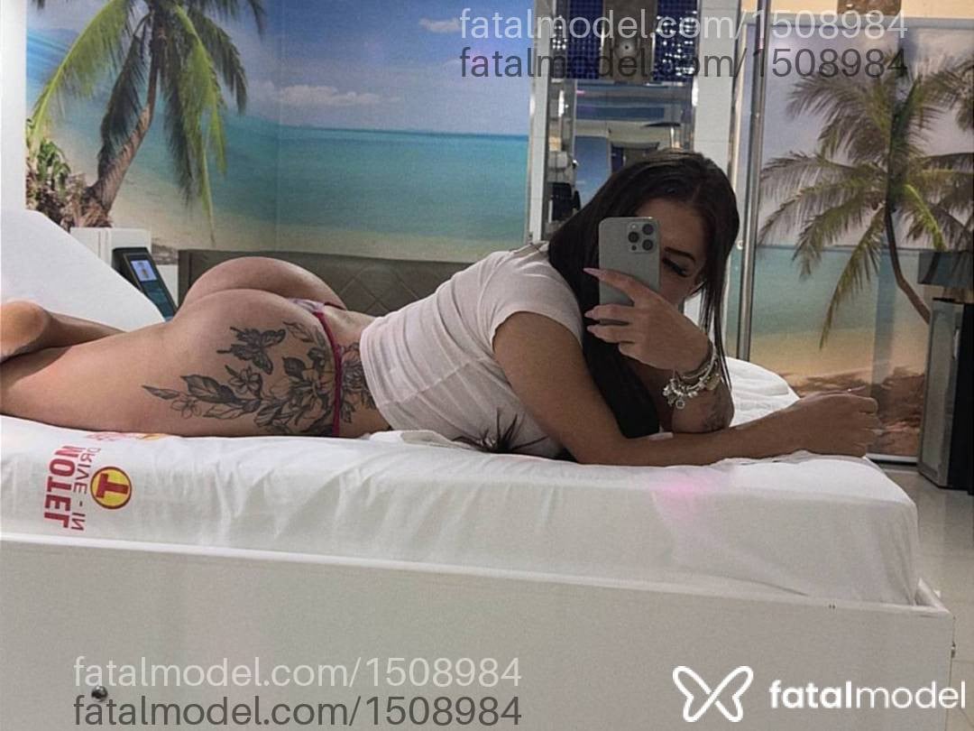 Acompanhante travesti com cabelo castanho de olhos verdes - Isabela Soares