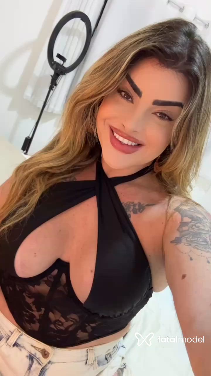 Acompanhante mulher trans loira (o) de olhos castanhos - Cacau Rosa Acompanhante mulher trans loira (o) de olhos castanhos - Cacau Rosa