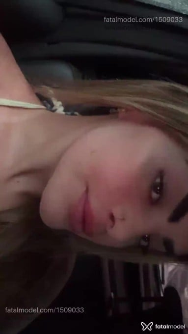 Acompanhante mulher trans loira (o) de olhos castanhos em Virtual Acompanhante mulher trans loira (o) de olhos castanhos em Virtual - Cacau Rosa