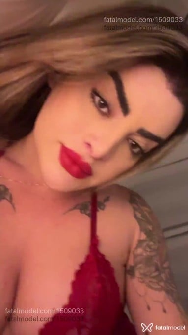 Acompanhante mulher trans loira (o) de olhos castanhos em Virtual Acompanhante mulher trans loira (o) de olhos castanhos em Virtual - Cacau Rosa