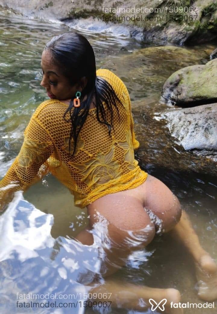 Acompanhante mulher morena (o) de olhos castanhos - Mel Carvalho