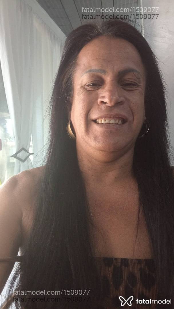 Acompanhante não-binário loira (o) de olhos castanhos - Camilatranspg