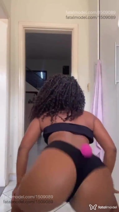 Acompanhante mulher morena (o) de olhos mel em Balneário Camboriú - Bombonzinhoh