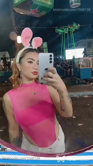 Acompanhante mulher com cabelo colorido de olhos castanhos em Guanambi - Kamillas House