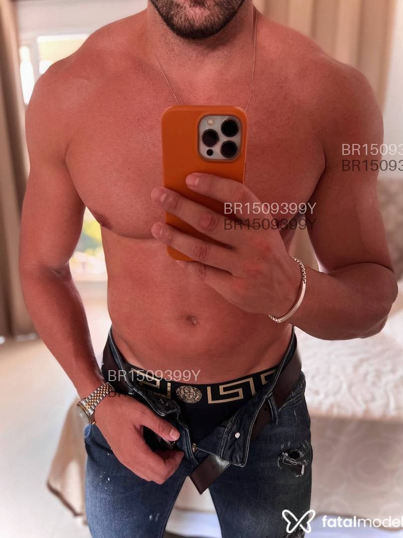 Acompanhante homem com cabelo castanho de olhos castanhos em Chapecó Acompanhante homem com cabelo castanho de olhos castanhos em Chapecó - Luan bellini