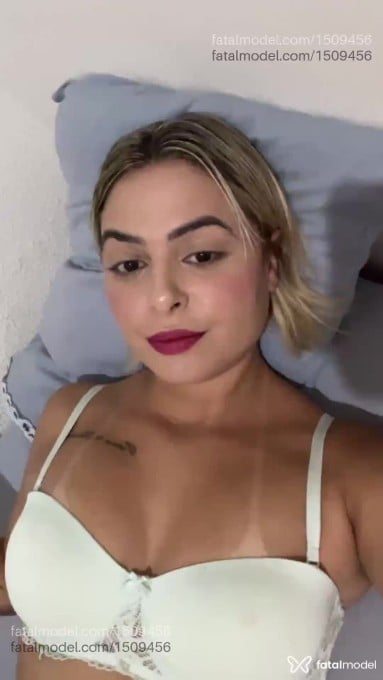 Acompanhante mulher loira (o) de olhos castanhos - Carla moraes