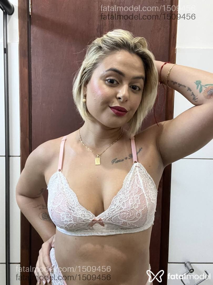 Acompanhante mulher loira (o) de olhos castanhos - Carla moraes