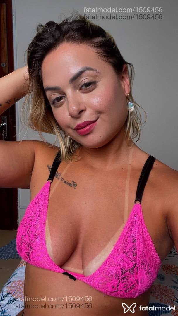 Acompanhante mulher loira (o) de olhos castanhos - Carla moraes