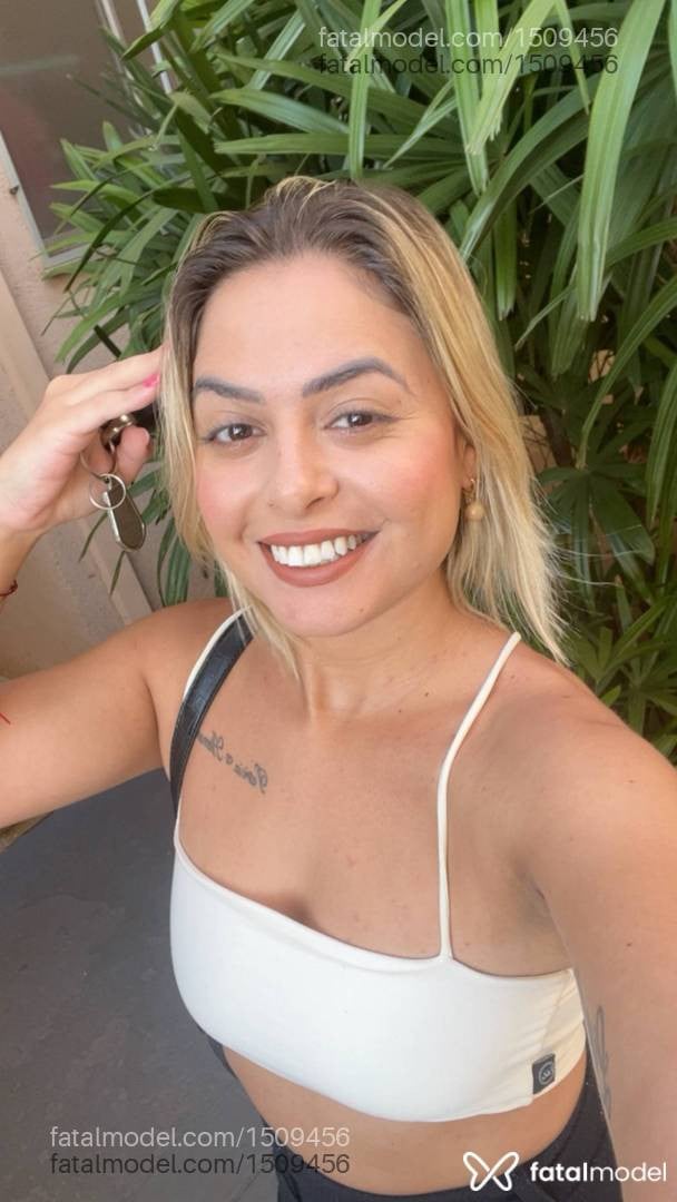Acompanhante mulher loira (o) de olhos castanhos - Carla moraes