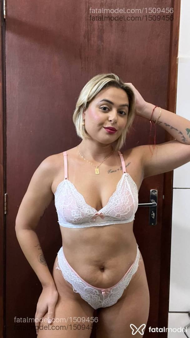 Acompanhante mulher loira (o) de olhos castanhos - Carla moraes