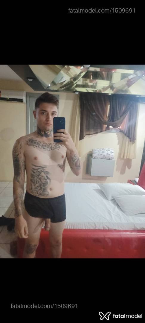 Acompanhante homem com cabelo castanho de olhos azuis em Joaçaba Acompanhante homem com cabelo castanho de olhos azuis em Joaçaba - Daniel Magains