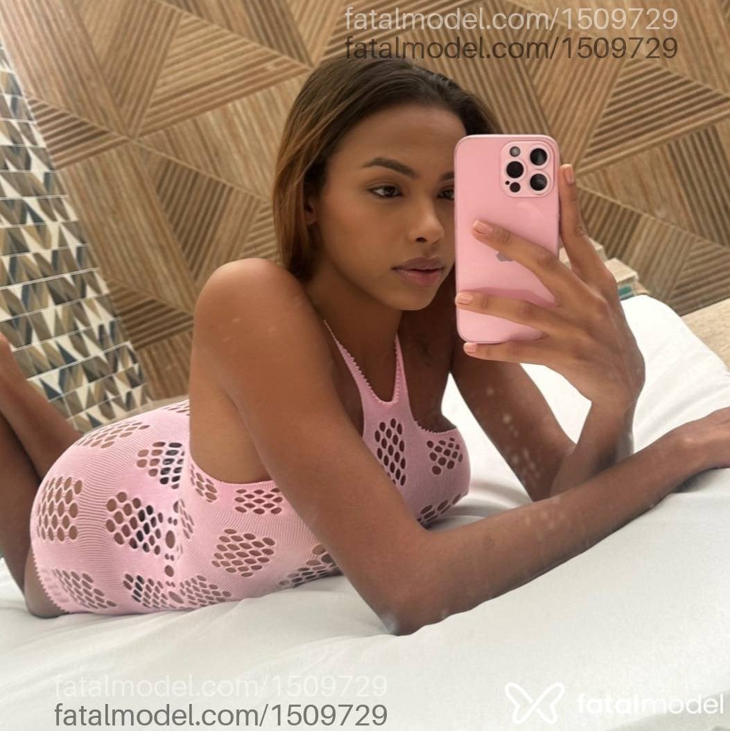 Acompanhante mulher trans morena (o) de olhos castanhos - Morena Fernandes