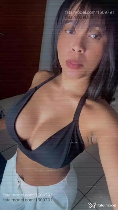 Acompanhante mulher com cabelo castanho de olhos castanhos em Goiânia - Melissa