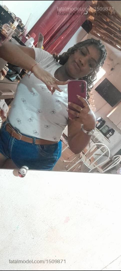 Acompanhante mulher morena (o) de olhos castanhos - Luiza