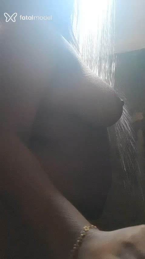 Acompanhante mulher morena (o) de olhos castanhos - Luiza