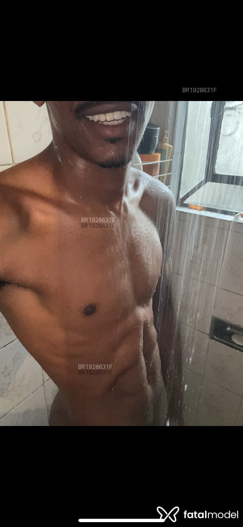 Acompanhante homem morena (o) de olhos pretos em Belo Horizonte - Preto
