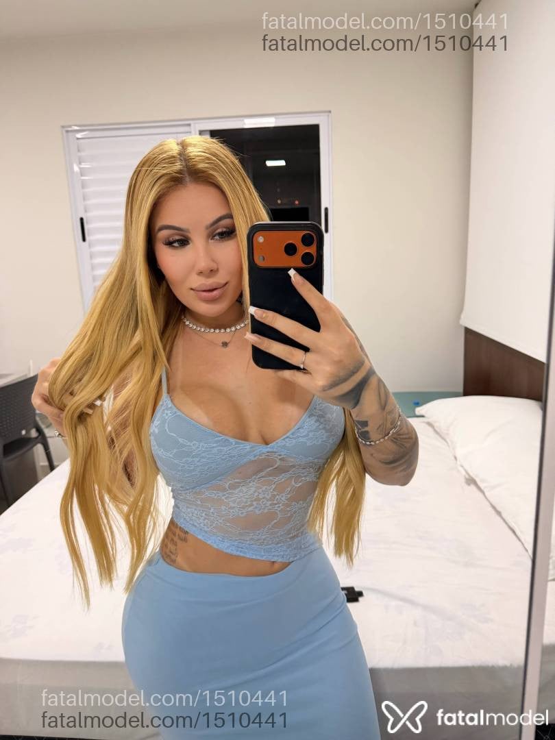 Acompanhante mulher com cabelo castanho de olhos verdes - Luna