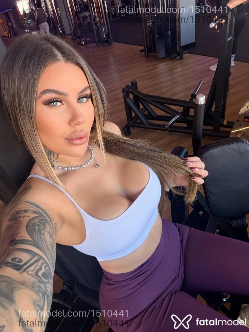 Acompanhante mulher com cabelo castanho de olhos verdes - Luna