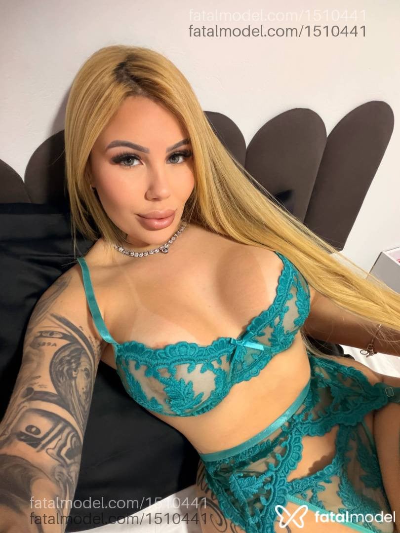 Acompanhante mulher com cabelo castanho de olhos verdes - Luna