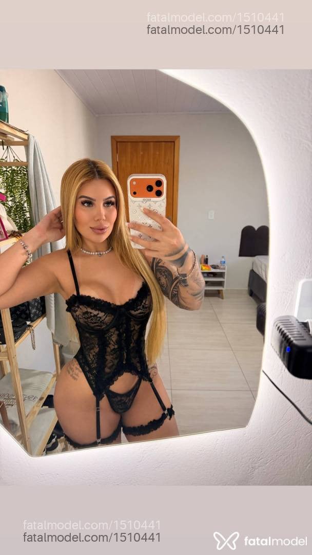 Acompanhante mulher com cabelo castanho de olhos verdes - Luna