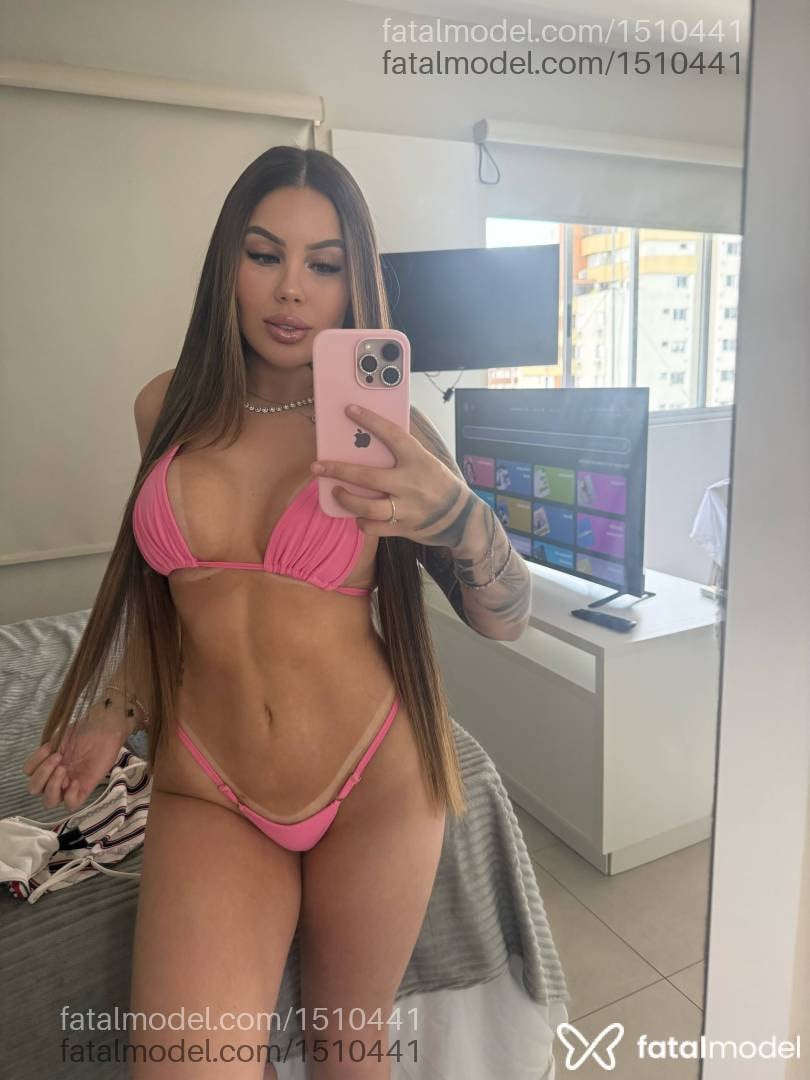 Acompanhante mulher com cabelo castanho de olhos verdes - Luna