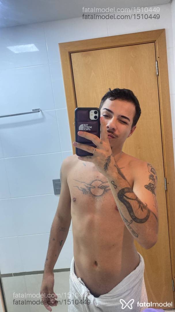 Acompanhante homem com cabelo castanho de olhos castanhos em Goiânia Acompanhante homem com cabelo castanho de olhos castanhos em Goiânia - Biel
