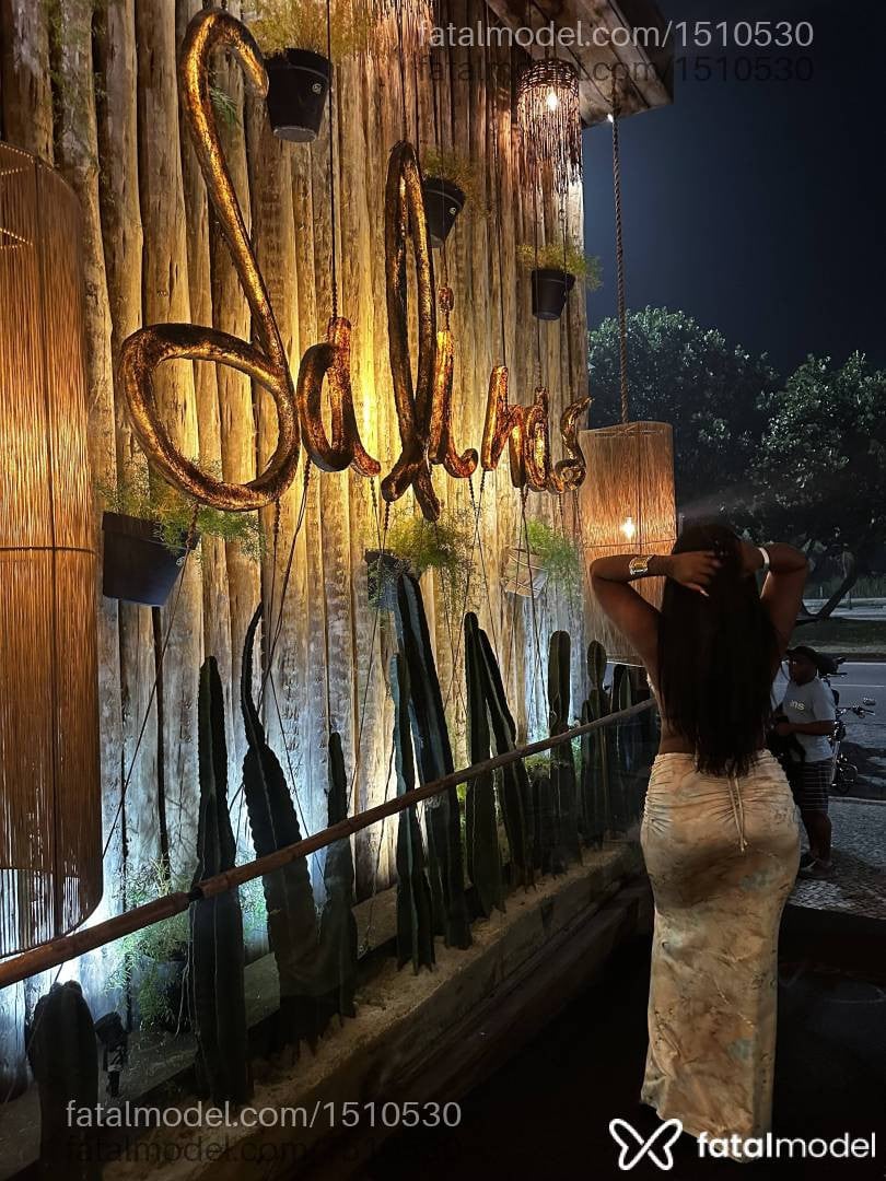 Acompanhante mulher morena (o) de olhos castanhos - Sophia Salazar