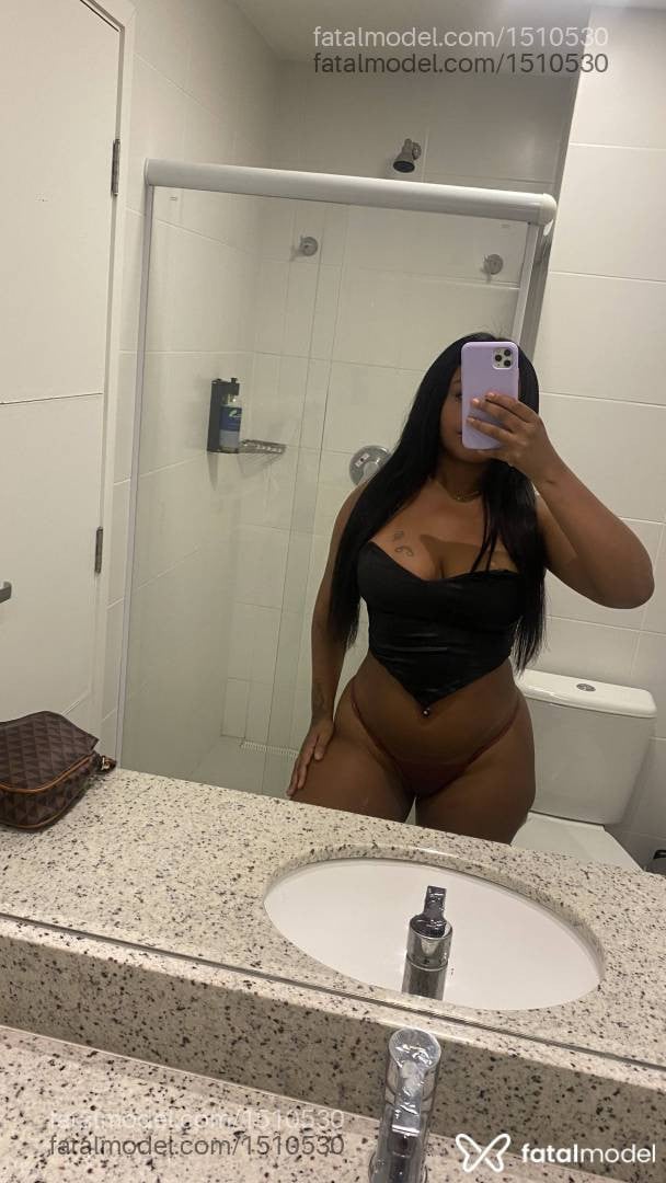 Acompanhante mulher morena (o) de olhos castanhos - Sophia Salazar