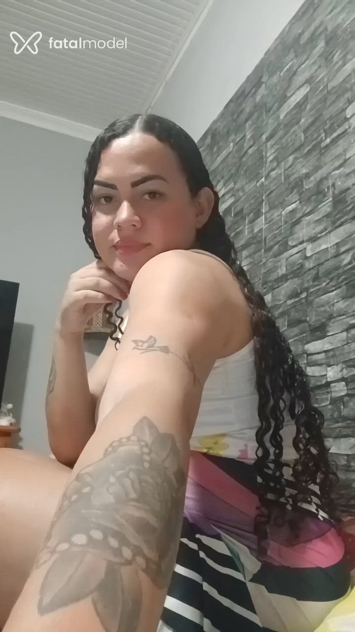 Acompanhante mulher trans com cabelo castanho de olhos castanhos - Agatha