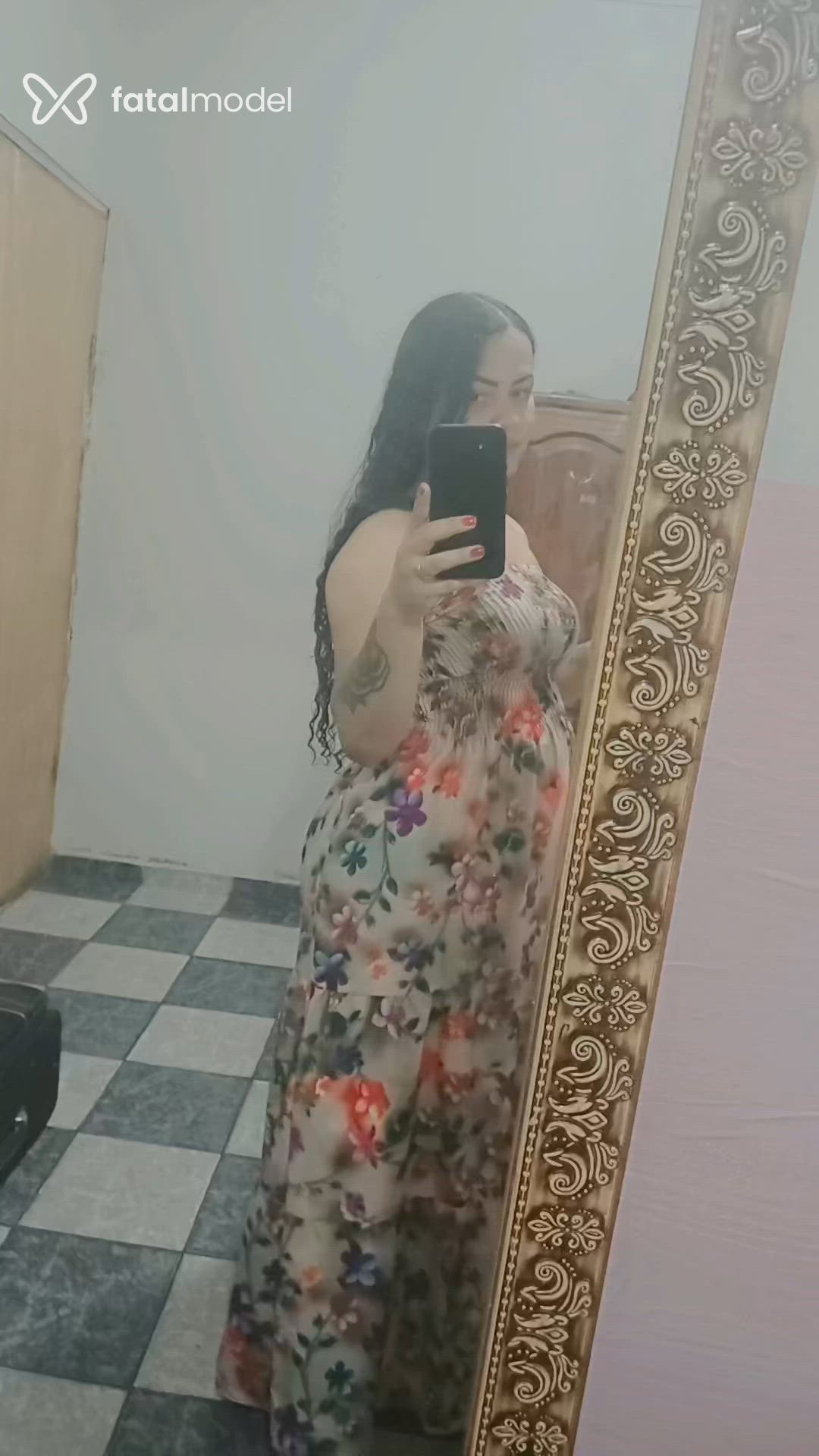 Acompanhante mulher trans com cabelo castanho de olhos castanhos - Agatha