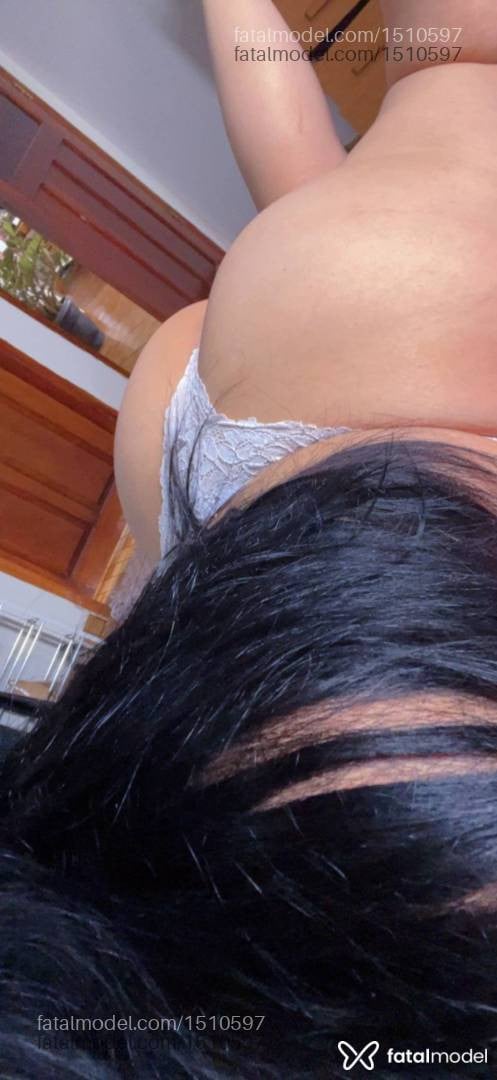 Acompanhante mulher morena (o) de olhos castanhos - Cristal Acompanhante mulher morena (o) de olhos castanhos - Cristal