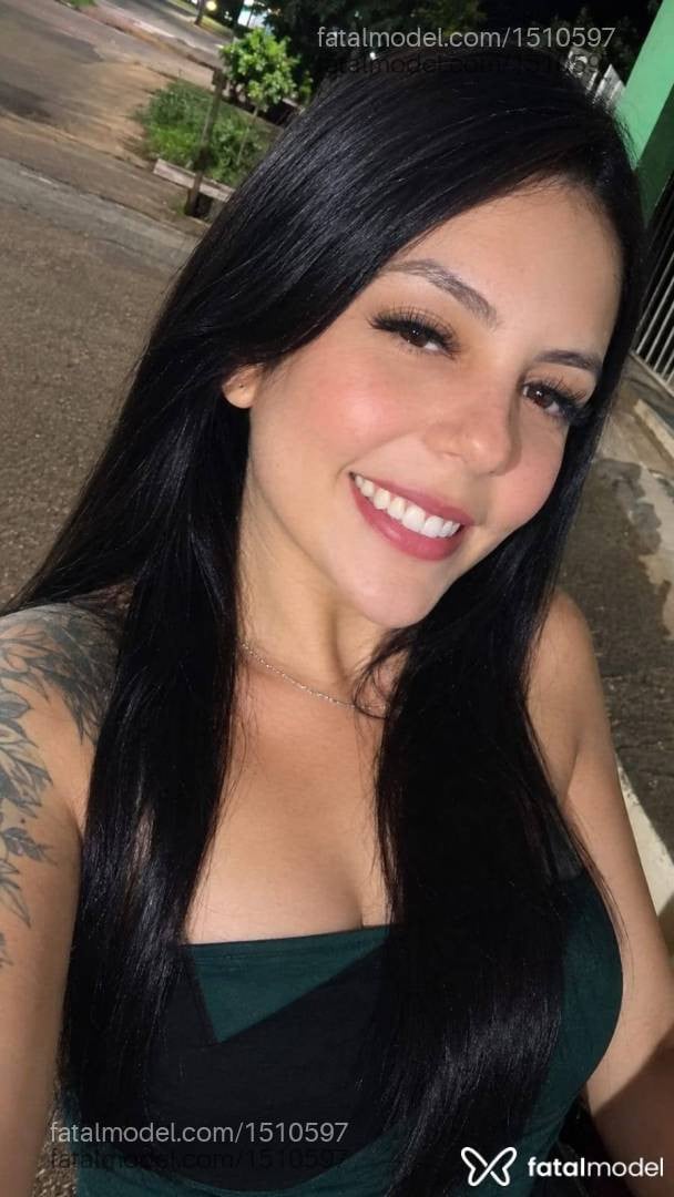 Acompanhante mulher morena (o) de olhos castanhos - Cristal