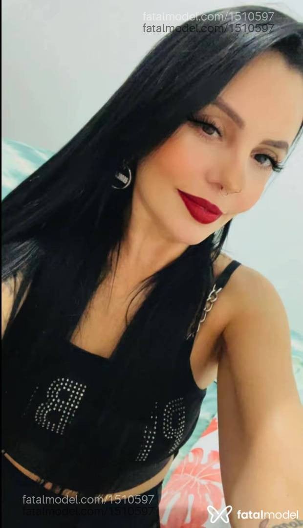 Acompanhante mulher morena (o) de olhos castanhos - Cristal