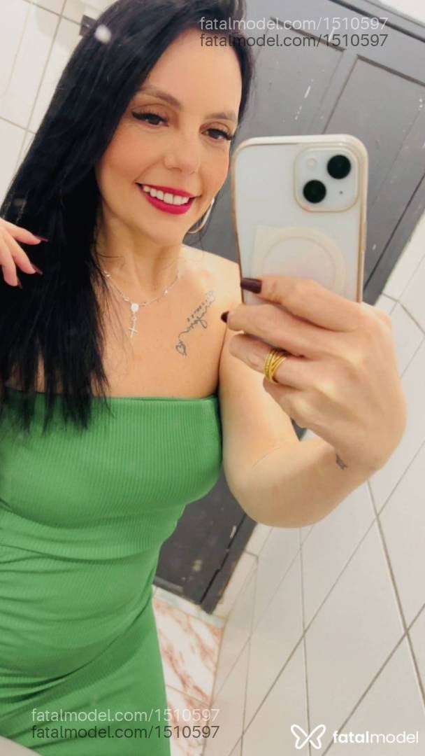 Acompanhante mulher morena (o) de olhos castanhos - Cristal