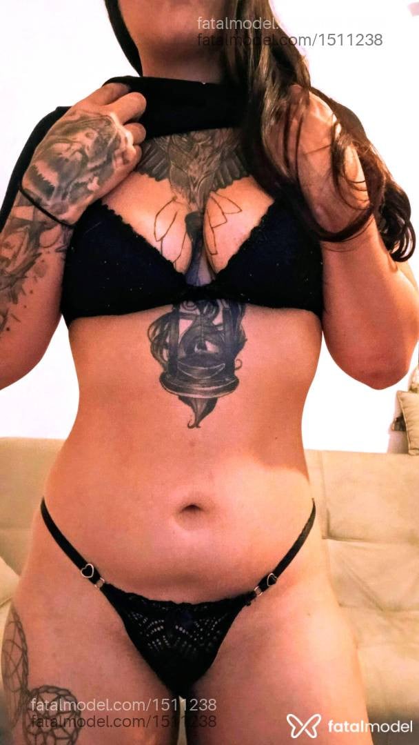 Acompanhante mulher com cabelo castanho de olhos castanhos - Juh Lima