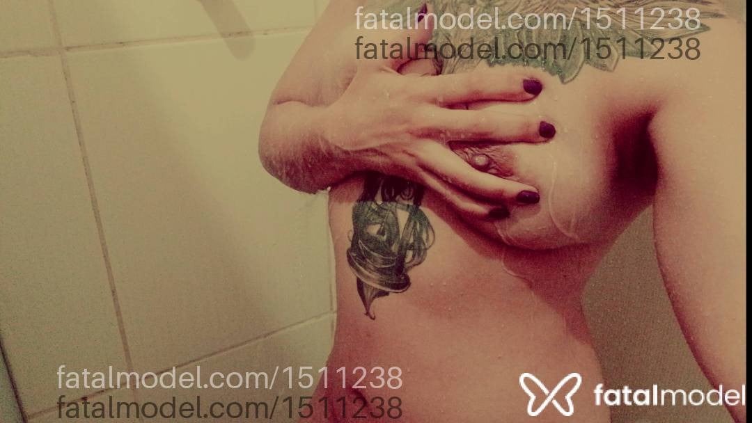 Acompanhante mulher com cabelo castanho de olhos castanhos - Juh Lima