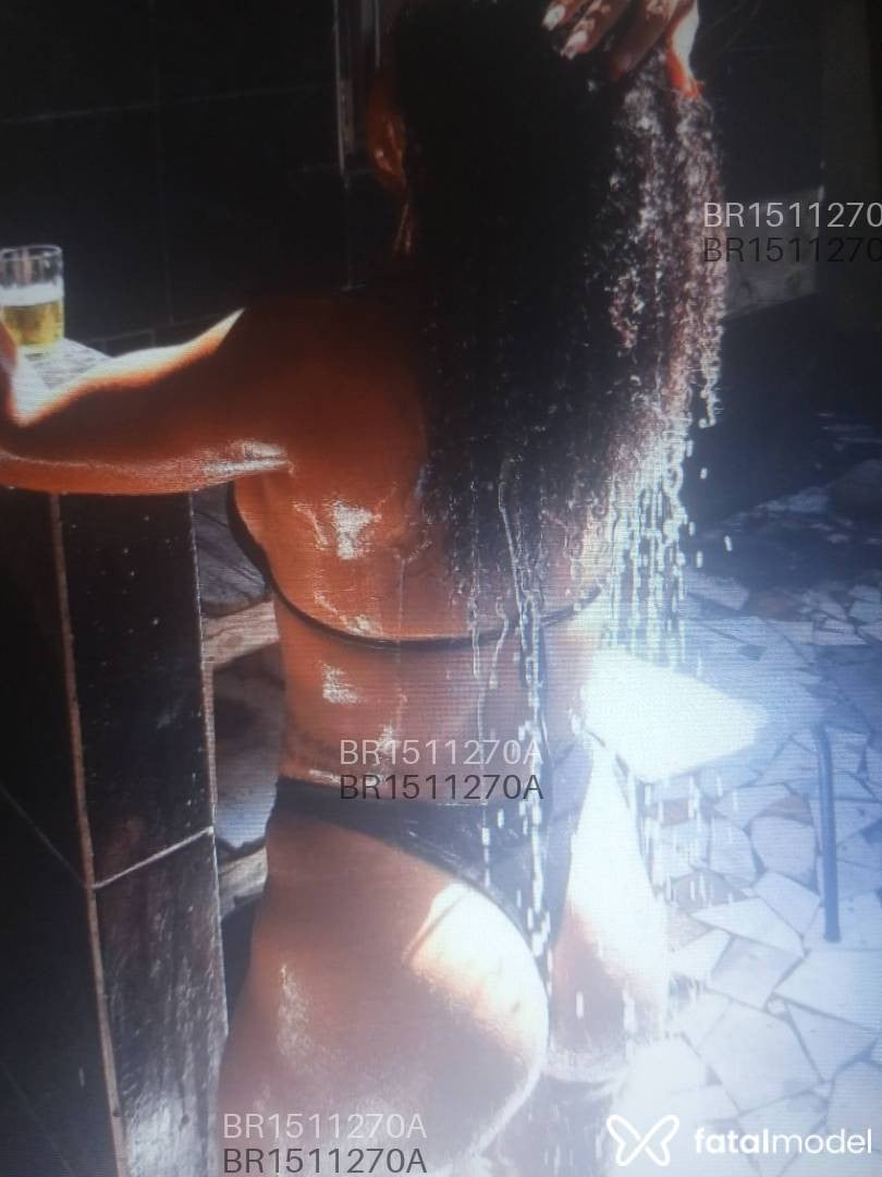 Acompanhante mulher morena (o) de olhos castanhos em Barra Mansa - Lara
