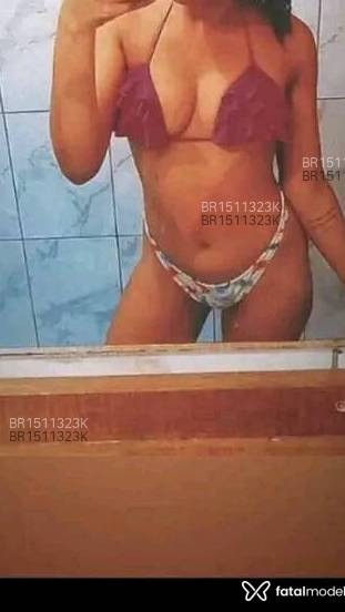 Acompanhante mulher com cabelo castanho de olhos castanhos em Rio das Ostras - Solange