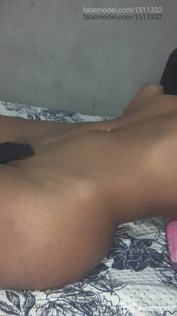 Acompanhante mulher trans morena (o) de olhos pretos - Taina Alves