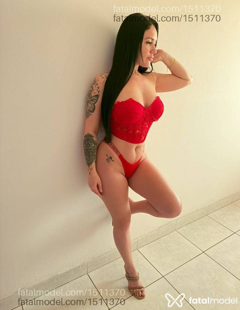 Acompanhante mulher com cabelo castanho de olhos mel - Júlia