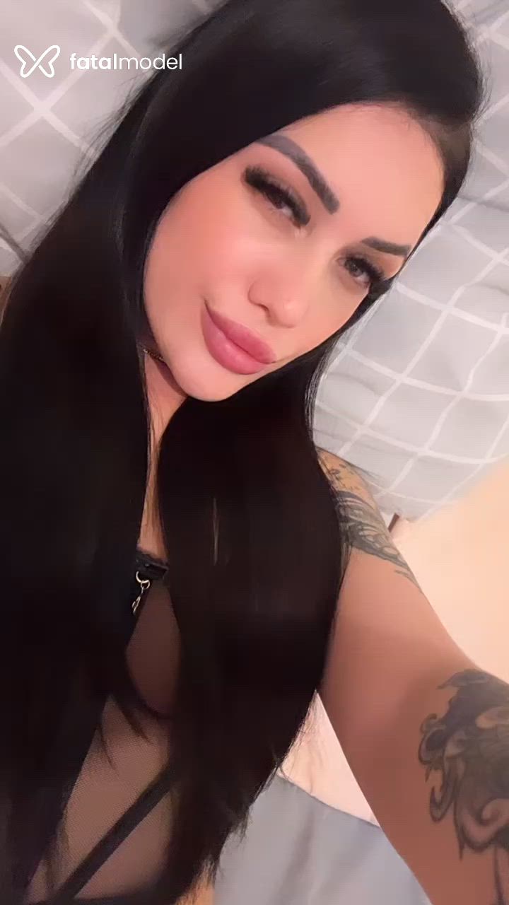 Acompanhante mulher com cabelo castanho de olhos mel - Júlia