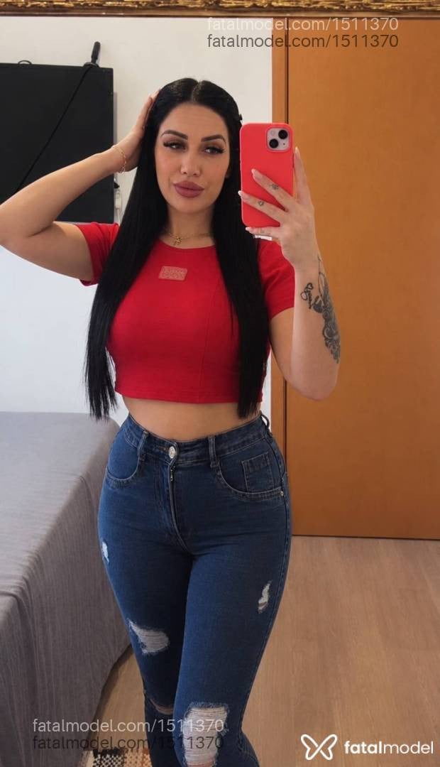 Acompanhante mulher com cabelo castanho de olhos mel - Júlia